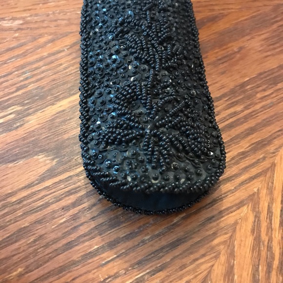 Gorgeous Floral Design Beaded Eye Glass Holder - Picture 2 of 8